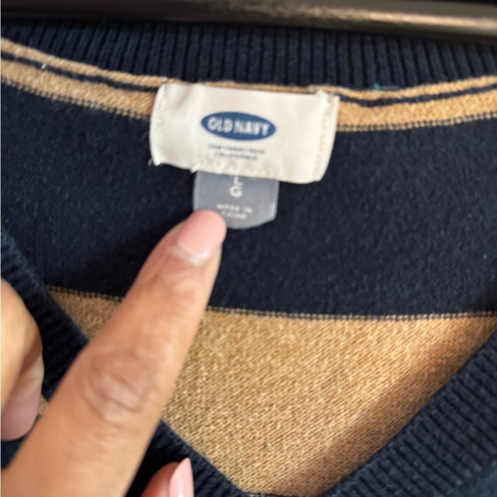 Old Navy Black and Tan V-Neck Sweater - Picture 4 of 4